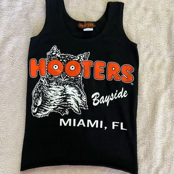 Hooters Black Tank Top - Picture 1 of 4